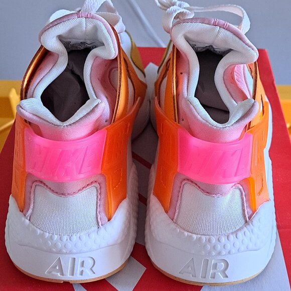 NEW IN BOX SZ 9: Women's Nike Air Huarache Summit Wht/Hyper Pink-Solar Flare - Picture 3 of 5